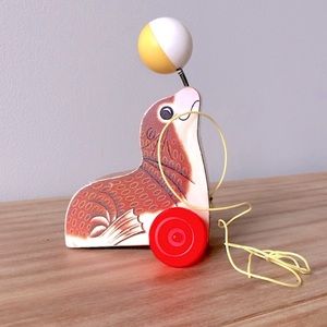 Vintage 1978 Fisher Price Children’s Kids Seal With Ball Pull Toy